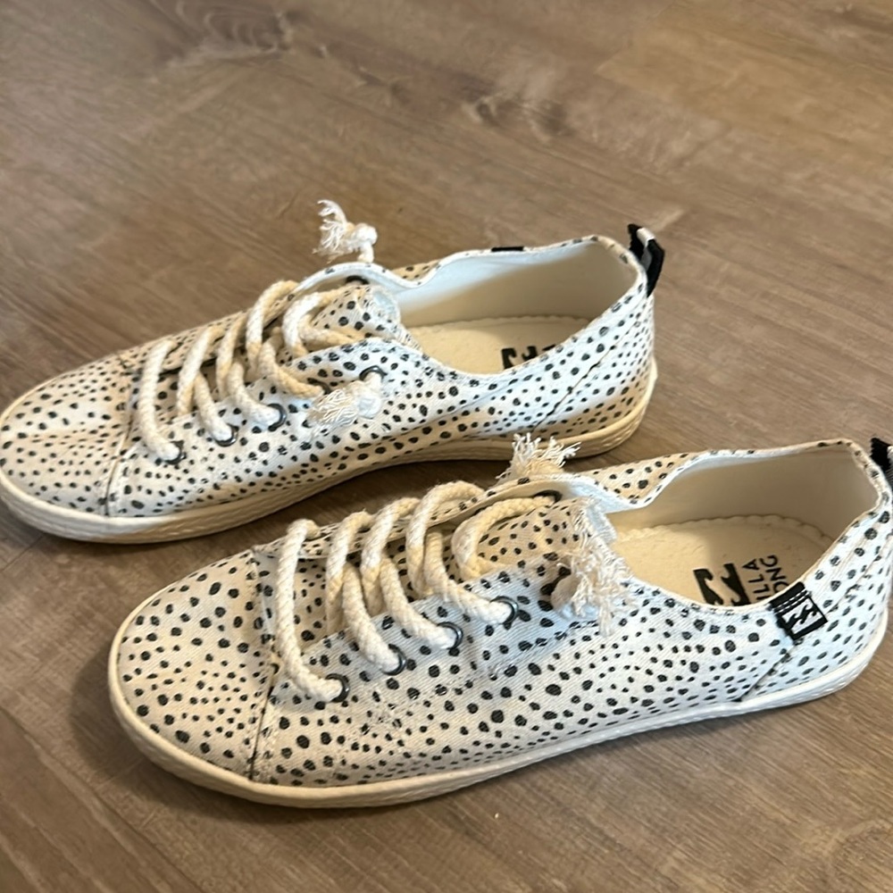 Billabong White and Black Women's Shoes